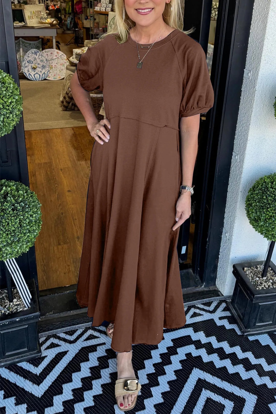 Elegant Maxi Dress with Puff Sleeves and Round Neck
