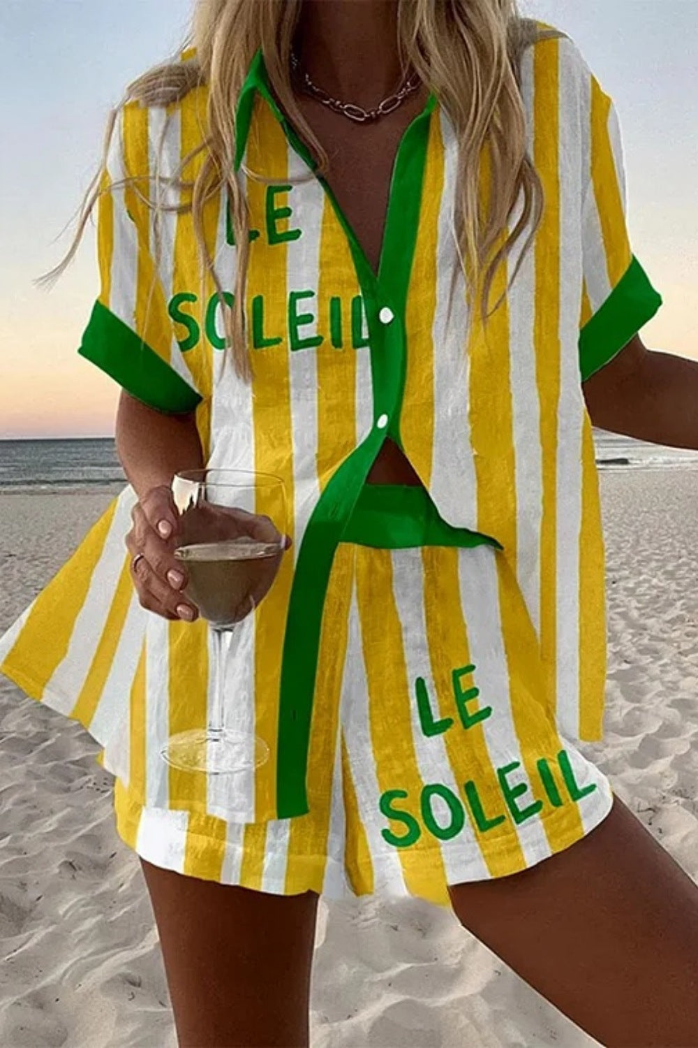 Halora™ | Short linen suit with yellow stripes