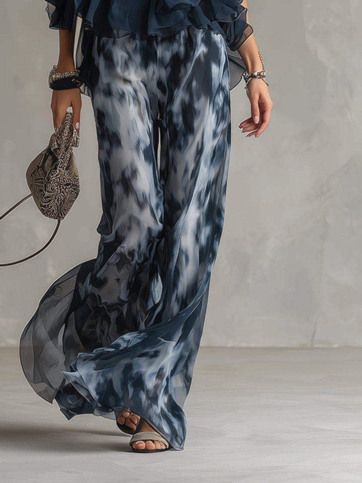 Ludovica – Chic Ensemble with High-Neck Blouse and Flowing Printed Trousers