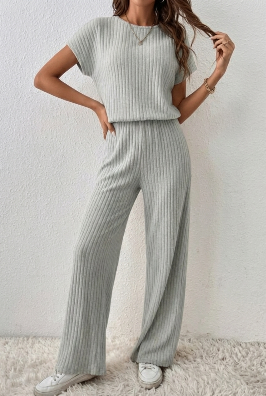 ElevenOra Stylish Cream White Zipper-Up Stand Collar Oversized Short-Sleeve Sweater & Wide-Leg Trousers - Ribbed Knit Two-Piece Ensemble