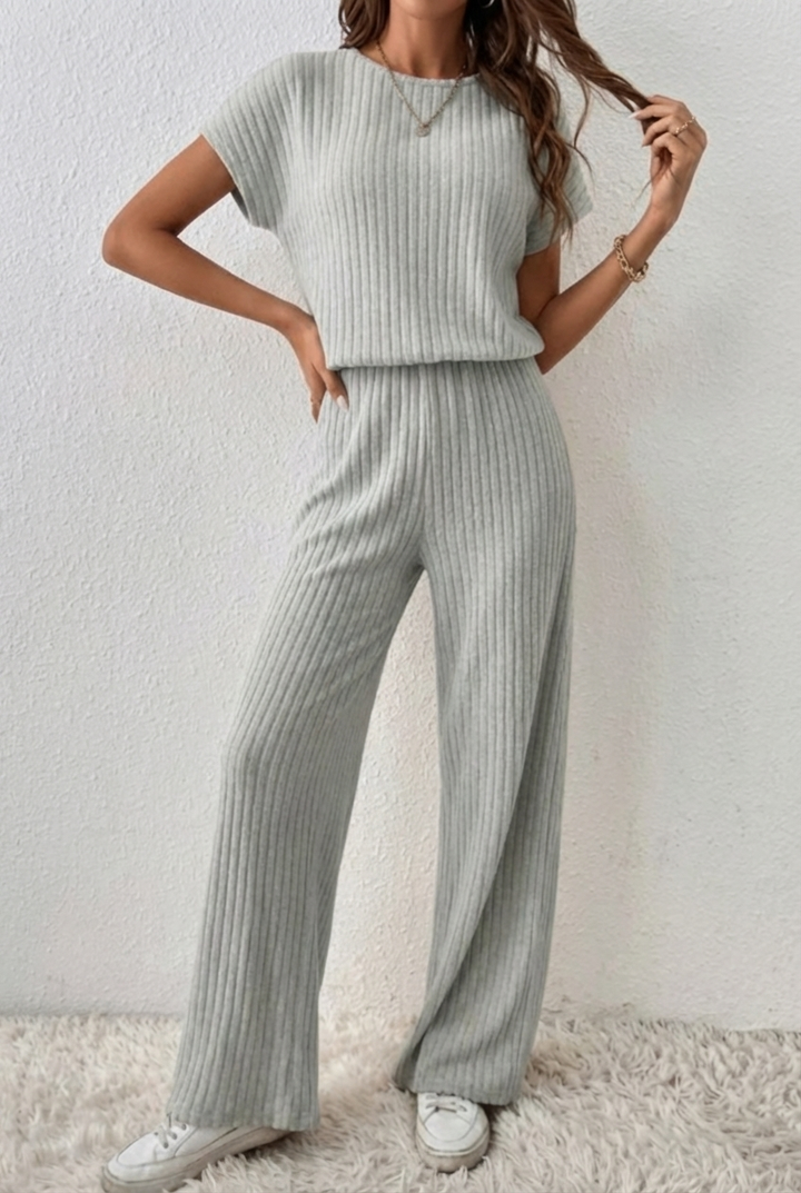 ElevenOra Stylish Cream White Zipper-Up Stand Collar Oversized Short-Sleeve Sweater & Wide-Leg Trousers - Ribbed Knit Two-Piece Ensemble