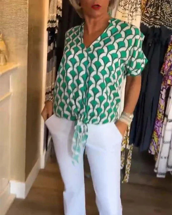 Bella™ - Casual Top with Print and V-Neck